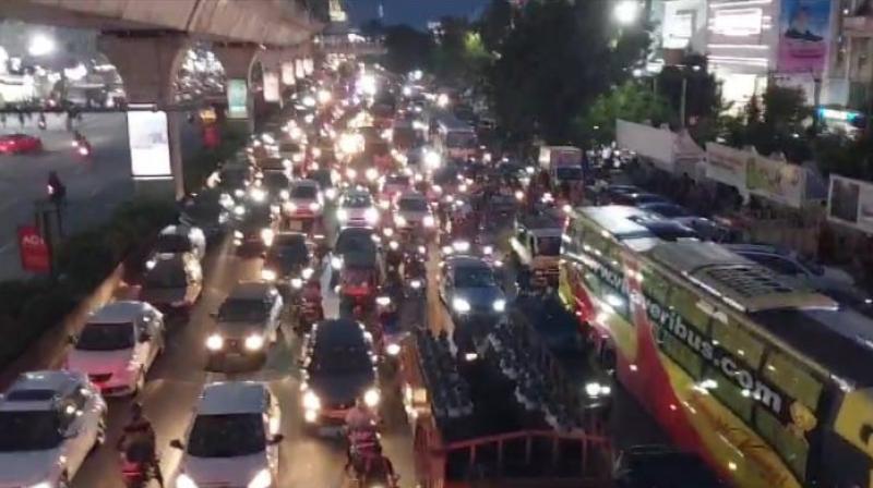 How to entertain yourself on a train, plane, or traffic jam